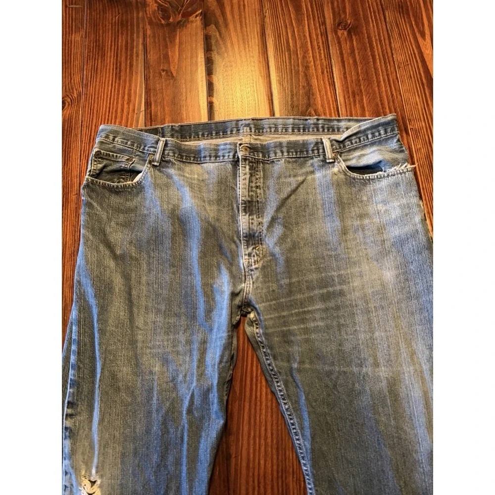 Men's Levi's 559 straight fit jeans‎ in a light wash, size W40 L32